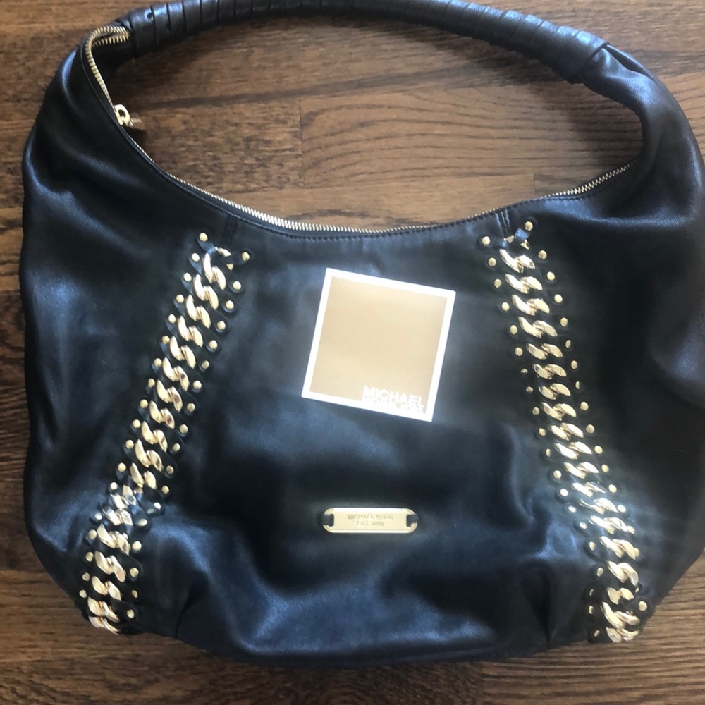 Like new ! Worn 2 times . Michael Kors leather bag